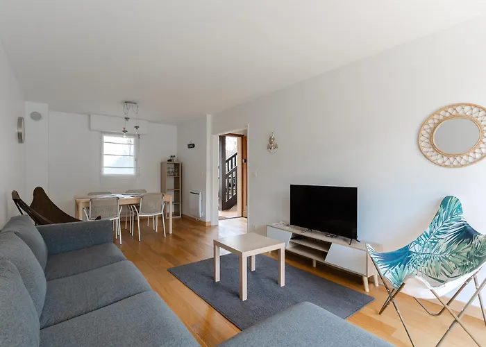 3 Bedroom Apartment With Garden And Swimming Pool
