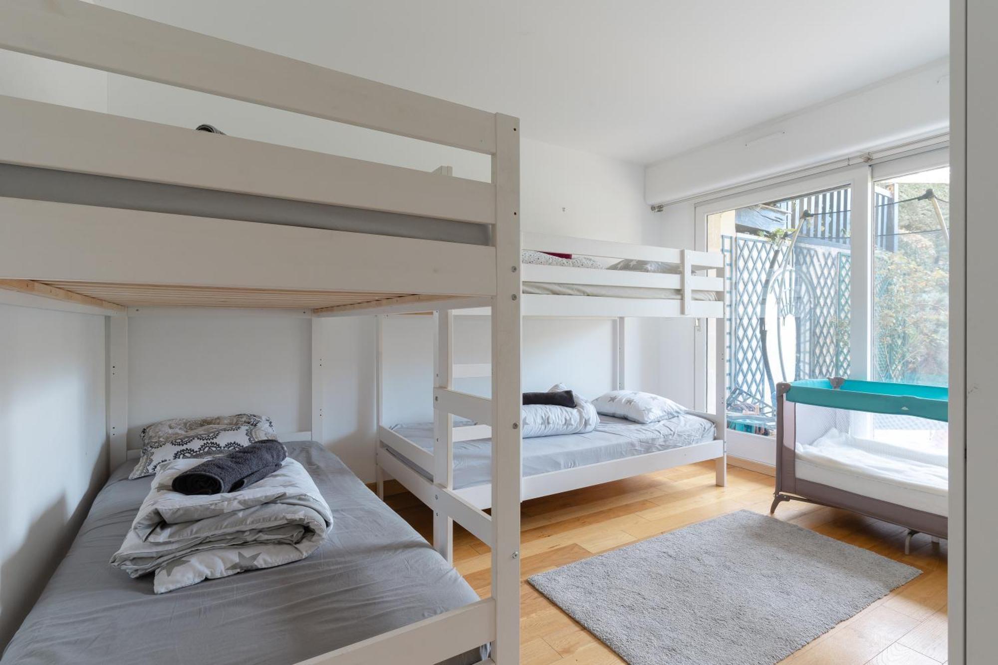 3 Bedroom With Garden And Swimming Pool Apartment